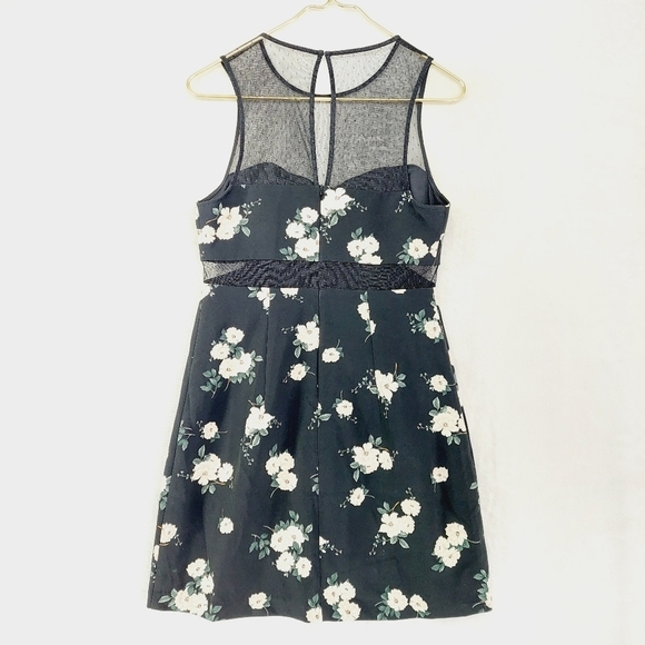 Express Floral Print With A Sweetheart Mesh Neckline Black Mini Dress P2158 - Picture 4 of 7